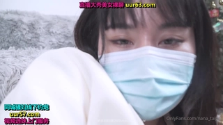 漂亮眼睛短发呆萌妹妞 刚播不久白嫩美乳 说话文静全裸诱惑 翘起美臀对着镜头