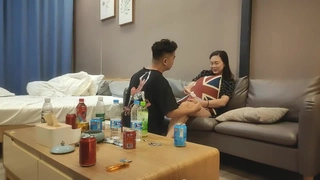 骚女在家中啪啪视频被老公曝光