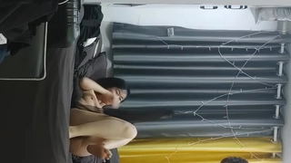 全网首发《91porn独家》21岁小姐姐找两个大屌解决生理需要
