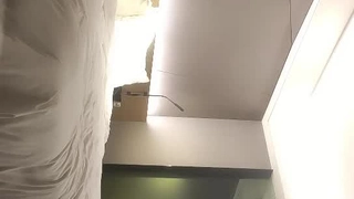 你女朋友牛仔裤都来不及脱，被我按着狂干