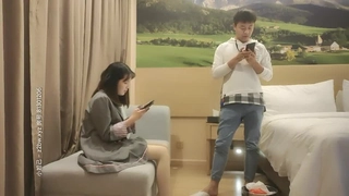 无声作品集39：一直默许我勃起的保健店美女按摩师突然笑眯眯地看着我……